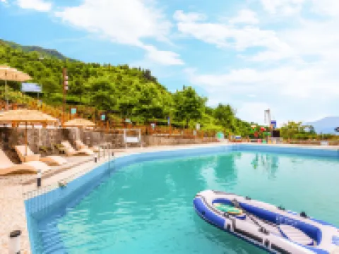 Queen's Mountain Oxygen Heart Valley Mountain Resort Hotels in Lianshan