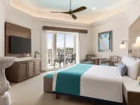 Wyndham Alltra Playa del Carmen Adults Only All Inclusive Отели рядом с достопримечательностью «Пляжный клуб Kool»
