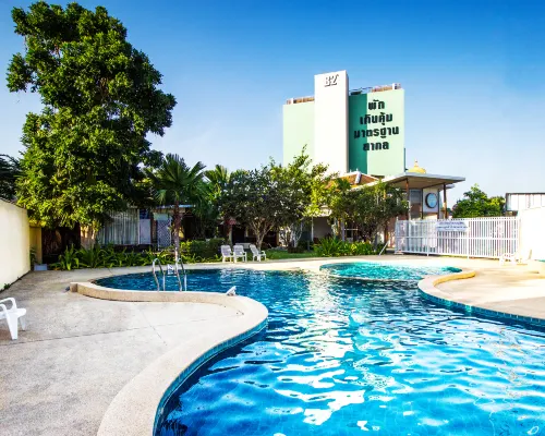 B2 Premier Hotel & Resort Hotels near Rumpaeng Temple