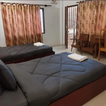 Erawan Guesthouse Отели в г. Паксе