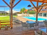 16 Lakes Guesthouse - Pools