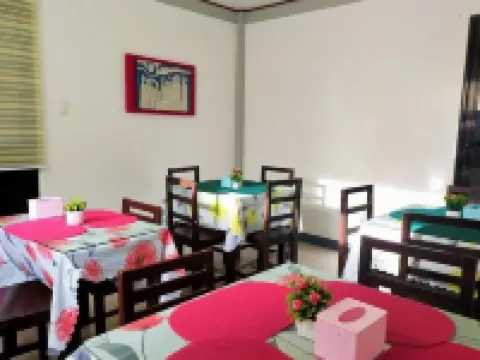 EC Hotel near Laoag Airport ラワグのホテル