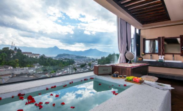 Lijiang LiuLigong 360 degrees Hot Spring Hotel