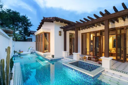 Beimi Villa Hotel (Shapa Moon Bay) Отели рядом с достопримечательностью «Nanshan Beach»