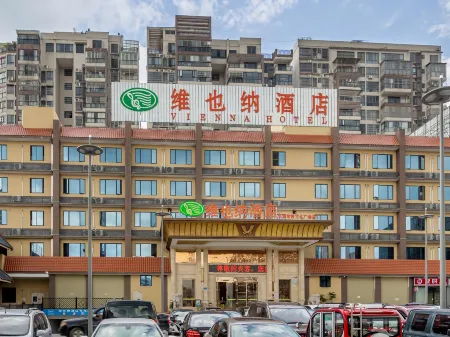 Vienna Hotel (Ruyuan Yao Culture Square) Отели в г. Жуюань