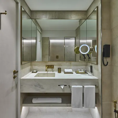Erth Abu Dhabi Hotel Отели рядом с достопримечательностью «Торговый центр Mazyad»