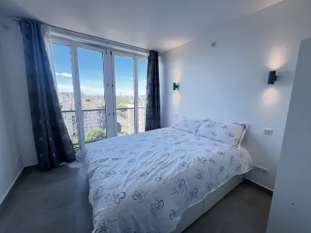 Bedroom - Serene with Chinese-Parisian Warmth Отели в г. Ле Ренси