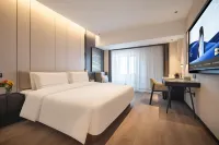 Tongliao Railway Station Minhang Road Atour Hotel - parking