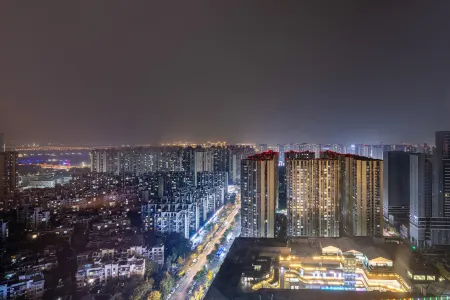 Hengding Century Hotel Отели рядом с достопримечательностью «Chengdu Aeronautic Vocational and Technical College»