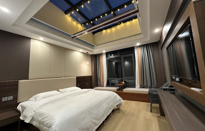 One Three Seven Land Hotel