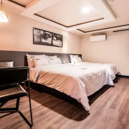 Gunsan Hotel Box