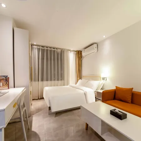Lotus Light Luxury Apartment Отели рядом с достопримечательностью «Старый город»
