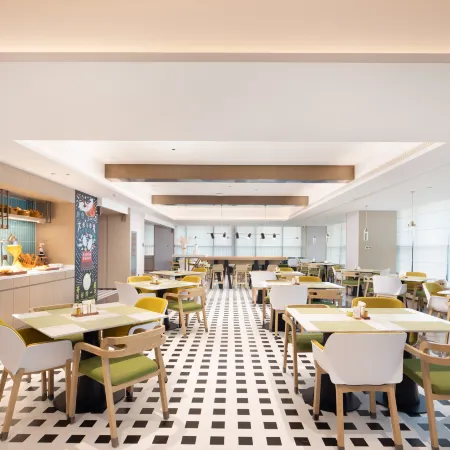 Hefei South Station Fengyue Holiday Hotel