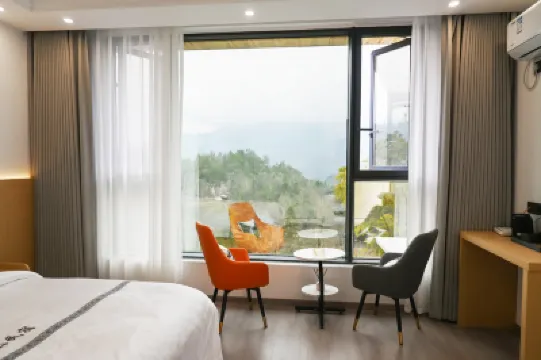 伴山人家 恩施梭布埡石林景區附近的飯店