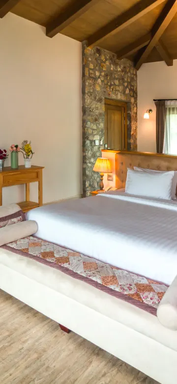 ห้องเตียงใหญ่พร้อมลานระเบียง