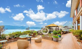 Lugu Lake Cloud - Sea Stacked Courtyard