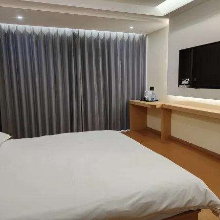 Lanfeng Hotel (Xiao County People's Hospital)