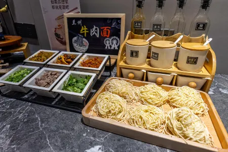 Homeinn Selected Hotel (Lanzhou High-tech Zone Broadcasting Center Subway Station) Отели рядом с достопримечательностью «Changqing School of Lanzhou University of Finance and Economics Student Union»