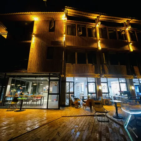 Ershangjia Homestay (Longji Terraces)