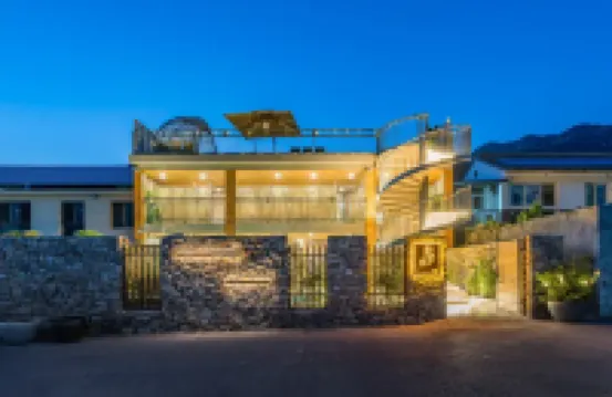 Floral Hotel · Taohua Yingshu Resort Hotel (Tianyunshan Scenic Area)