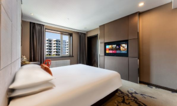 Huayi Oriental Hotel (Harbin Central Street Subway Station Harbin Station)