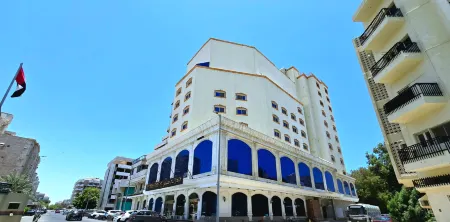 Taj Celine Hotel Отели рядом с достопримечательностью «Abbar and Zainy Building»