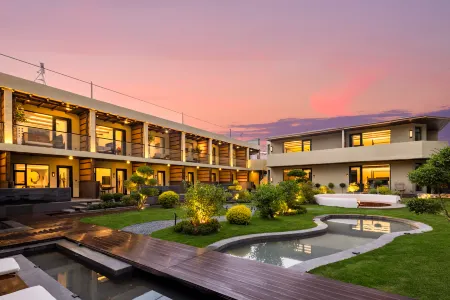 Nayin Homestay Отели рядом с достопримечательностью «Nalati Raspberry Town»