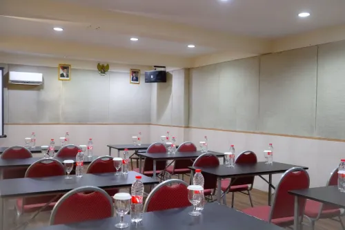 Front One Inn Semarang