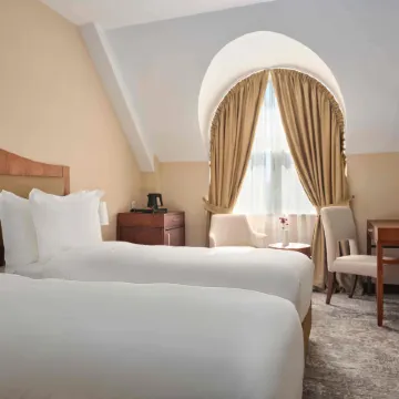 The Central Point Hotel Baku Отели рядом с достопримечательностью «Крепость Рамана»