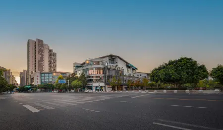 Book & Life Hotel Отели рядом с достопримечательностью «College of Science and Technology， Chongqing University»