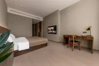 Leshi Jin Hotel (Renhe District High Speed Rail South Station) - parking