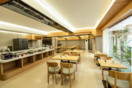 Yangchun Yangrun Business Hotel Donghu Plaza Отели рядом с достопримечательностью «DS Hot Springs»