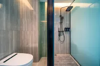 Yibin Ruijing Boutique Hotel (Sanjiangkou CBD · Changjiang Mansion Branch) Hotels near University of Electronic Science and Technology