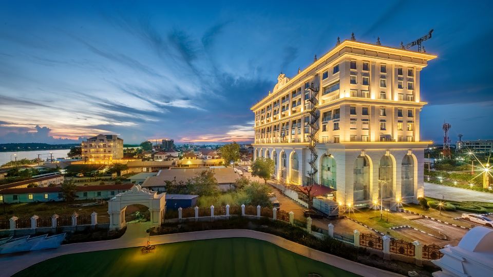 ST Hotel Wattay Airport