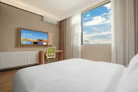 Neo·Laizhu Cinema·View Light Stay (Luojiang University Town Branch)