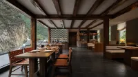 Jiuzhaigou · Mistshroud Mountains & Sunset Glow Snowscape · Sukoon Village - Morgenmad