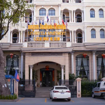 Lcs Hotel & Apartment Отели рядом с достопримечательностью «Храм Ват Пном»