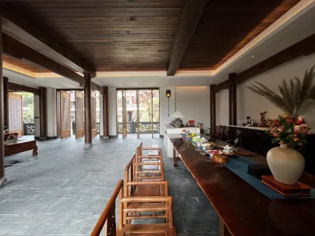 Guang Yun Cao Tang Отели рядом с достопримечательностью «Zhijiang Tianhou Temple»