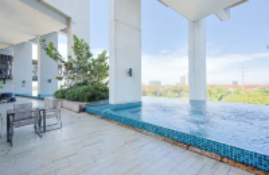 Lumi Tropicana by The Luxe