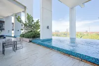 Lumi Tropicana by The Luxe