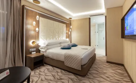 AZ Hotels Grand Oran Отели рядом с достопримечательностью «Sumas Mountain Inter-Regional Park»