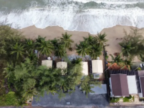 สิชล แกลมปิ้ง รีสอร์ท บีชฟร้อนท์ โรงแรมในอำเภอ สิชล