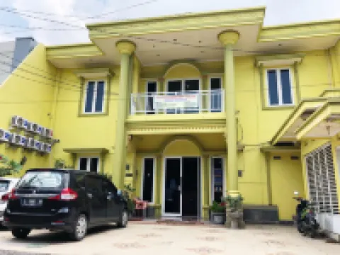 Homestay Babussalam Rungkut Mitra RedDoorz Hotel a 