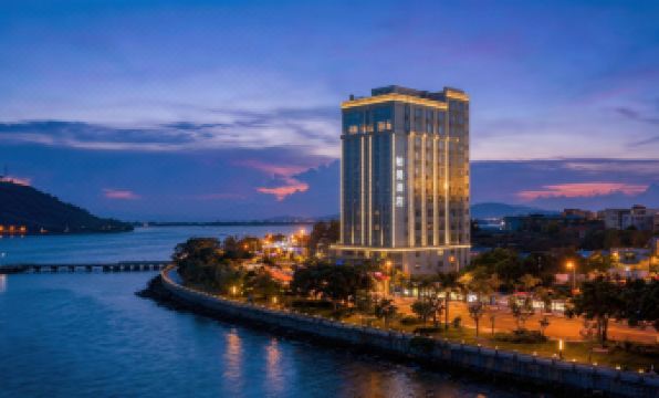 Borrman Sunshine Panorama Selected Hotel (Shanwei Ermalu Food Street)