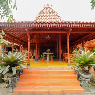 Griya 90TR Syariah Hotels near SEVENDAYS HQ