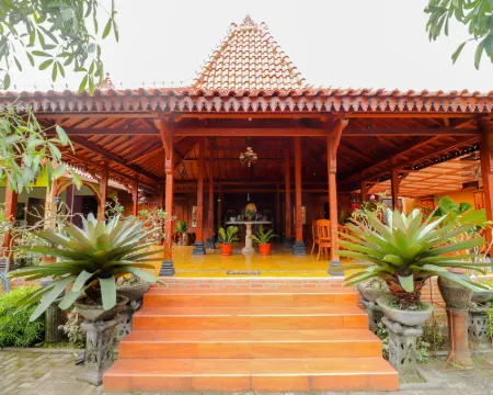 Griya 90TR Syariah Hotels in Ngaglik
