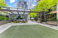 Ultra-Convenient CBD Pad 2BR - 2min to Southern Cross - New