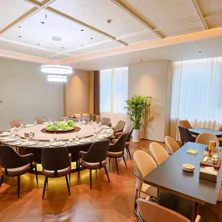 Junbo Hotel(Anyang Linzhou Hongqi Canal Avenue Municipal Government Branch)