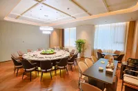 Junbo Hotel（Anyang Linzhou Hongqi Canal Avenue Municipal Government Branch）