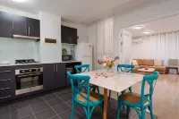 Brunswick 1BR: City & Comfort w/ Free Parking - 3-Star